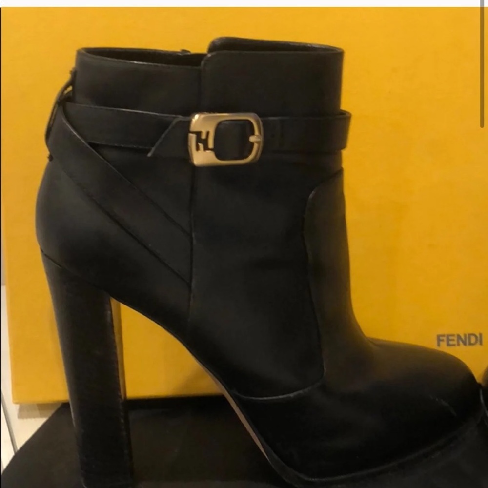 ❤️FENDI ANKLE BOOTS 🎉🥳 - Picture 4 of 11